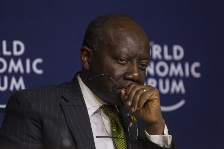 Ghana government advised to further cut spending for economic stability