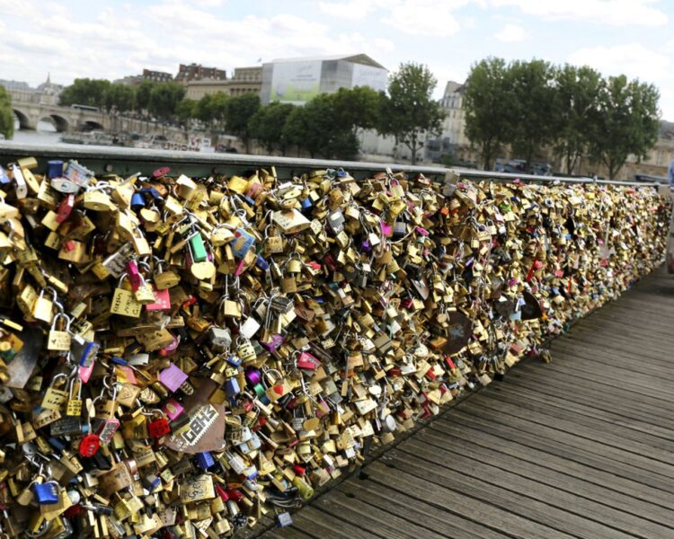 Love Padlocks in Paris: A Scene to be Hold.