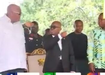 Akufo Addo Goes Berseck in Public…Orders Ga Chiefs to Stand during Anthem