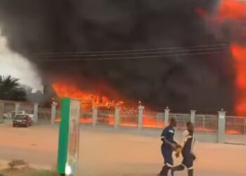 China Mall in Kumasi Santasi in Flames