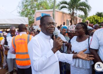 Jospong Group Chairman Fetes Over 5,000 Ghanaians on New Year Eve with Food, Cash Gifts